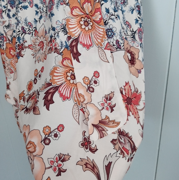 The Neck Down Beautiful Floral Blouse Large - Picture 9 of 9